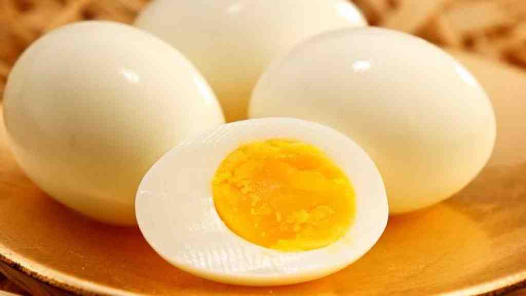 Comment enlever facilement les œufs durs?
