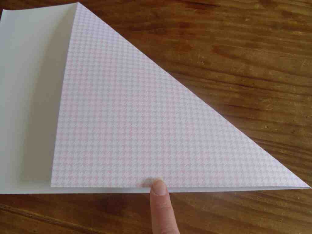 Comment faire une enveloppe avec du papier cadeau?